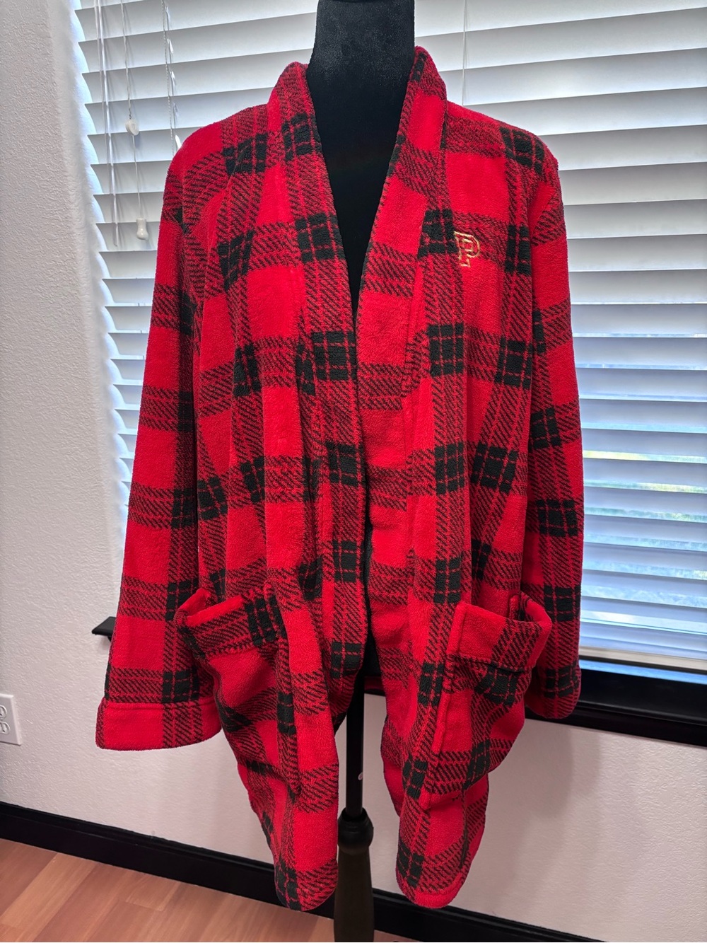 PINK Victoria's Secret Red and Black Plaid Plush Robe